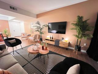 Beautiful 2 BD 3 Beds in Heart of Encino 105 - 1