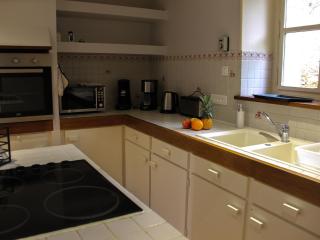 Gîte haut de gamme près de l'Abbaye de Noirlac - Séjour tout confort avec jardin et terrasses - FR-1-586-13 - 2