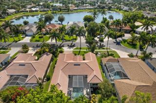 Tranquil Beachy Boho Pool home, 5mi beach, 4 Bedroom 3 Bath - Naples - 2