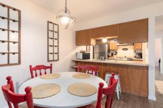 The Capital Indoor Outdoor Pool Hot tub & More - Branson - 2