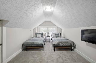 The Farmhouse Spacious, Moo-tiful Haven by RVA! - Warwick - 6
