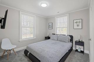 The Farmhouse Spacious, Moo-tiful Haven by RVA! - Warwick - 5