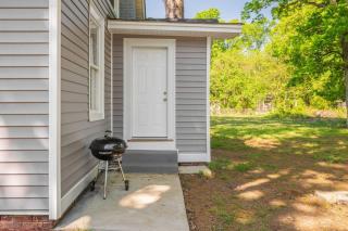 The Farmhouse Spacious, Moo-tiful Haven by RVA! - Warwick - 8