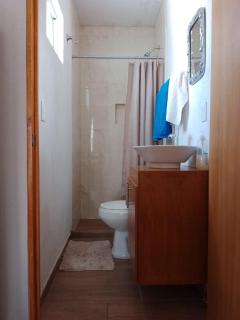 Hermoso Loft en Morelia a 15 minutos del centro, rodeado de avenidas principales que conectan a Morelia, el Loft cuenta con cocina equipada, baño completo, cama matrimonial, TV, wifi - Morelia - 8