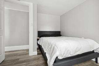 Spacious 4BR 2BA Minutes from the Falls & Casino - Niagara Falls - 1