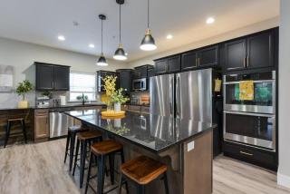 Livin' The Dream- Indoor Outdoor pool & Private Hot Tub - 5