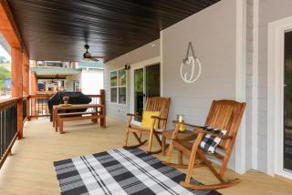 Livin' The Dream- Indoor Outdoor pool & Private Hot Tub - 2
