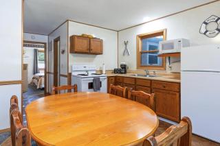 Artilla Cove Cabin 2 - Lake views - Outdoor pool - Branson - 3