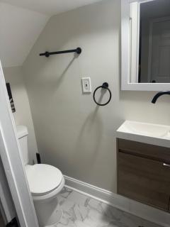 Modern 4BR- Near Everything! - 1