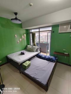 Cubao Manhattan Heights Residential Condo TB30N - High Floor Studio with Balcony City View, Pool, Netflix, 5-Min Walk to the Araneta Coliseum Gateway Mall SM - Staycations by SMS - Manila - 9