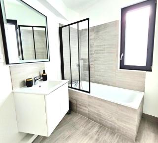 Stylish 53m2 Suite in Paris - Terrace, Balcony, Free Parking & 5mn from Metro - Ivry-sur-Seine - 6