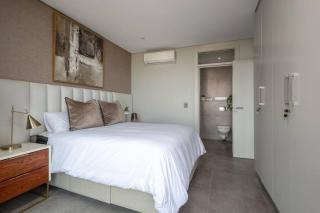 Executive 3 bed in central location w infinity pool - Durban - 6