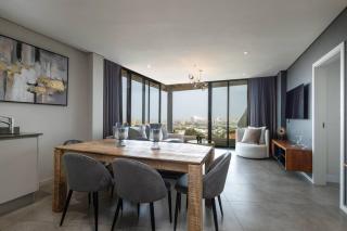 Executive 3 bed in central location w infinity pool - Durban - 2