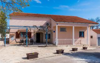 Awesome Home In Tinj With Jacuzzi - Tinj - 7