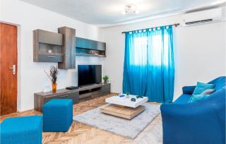 Awesome Home In Tinj With Jacuzzi - Tinj - 3