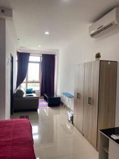 Cozy Shaftsbury high floor king bed free parkin wifi and netflix 1311 - 2