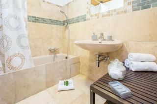 Mountainside Apartment with views over Morzine - Morzine - 2