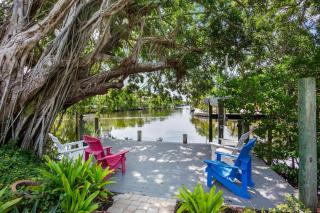Love Shack - Anna Maria - 7