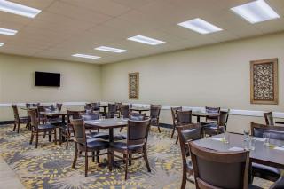 Days Inn by Wyndham Cranbrook Conference Centre - 1