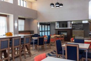 Hampton Inn & Suites Riverton - 8