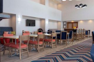 Hampton Inn & Suites Riverton - 3
