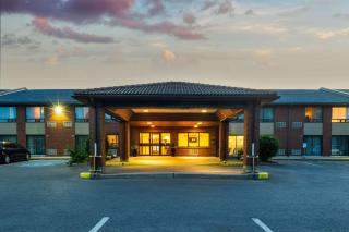 Comfort Inn Hwy 401 - Kingston - 0