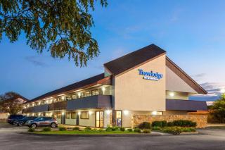 Travelodge by Wyndham Peoria - Peoria - 3