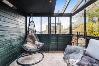 STYLISH TOWNHOUSE - Cozy Winter Garden & Fireplace - 6