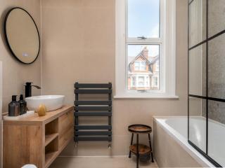Modern Chic 5BR Townhouse - Central Oxford Pass the Keys - Oxford - 2