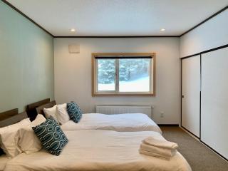 SHIKA HOUSE An ideal ski home in Rusutsu Village - 3 km from world class Rusutsu Ski Resort - 4