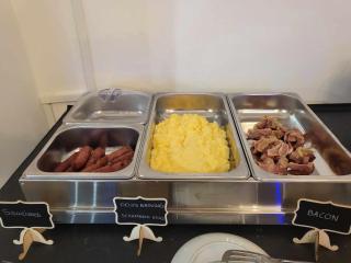 Hôtel Le Lyon Vert Commentry - 1