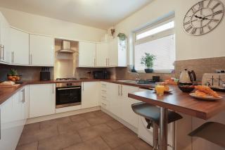 The Lodge - comfortable, stylish, 3 bedroom home with 3-6 beds near Utilita Arena - free parking - Sheffield - 3