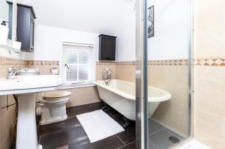 Entire 5 Bed House - Contractors, Family's & More - Free Parking - Hatfield - 3