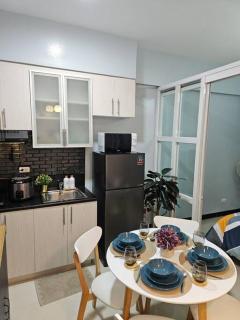 Urban Escape at Morgan Suites McKinley Hill, BGC - Manila - 9