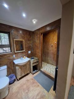 Rhino Cottage - Marloth Park - 4