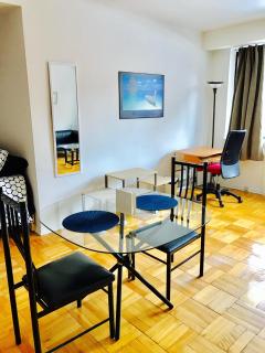 Stylish Montreal Apartment Comfortable Stay in the Golden Square Mile - 2