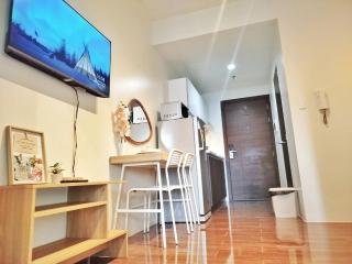 Air Residence 1BR Condo with City View - 3