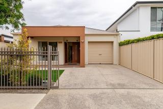 Morden Elegant 4 Bedroom House - Broadview - 4