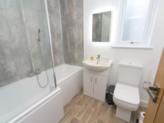 Pass the Keys Modern Home with Hot Tub - Brynteg - 8