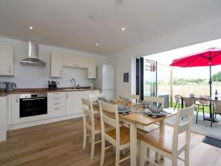 Pass the Keys Modern Home with Hot Tub - Brynteg - 3