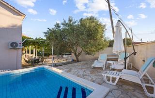 Awesome Home In Tinj With Jacuzzi - Tinj - 3