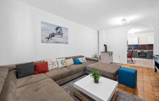 Awesome Home In Tinj With Jacuzzi - Tinj - 7