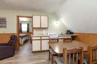 Artilla Cove Cabin 10- Lake views- Pool & Hot Tub - Branson - 3