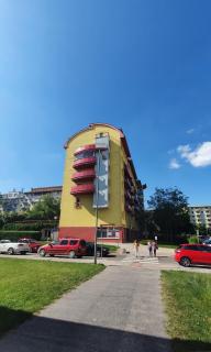 Garden-view Apartment near City Center - Bratislava - 5