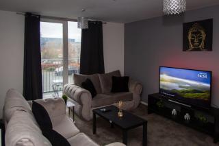 Luxury 2BR Near MCR City and Etihad Stadium - 8