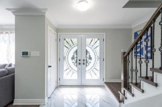 Chic and Cozy 5 Bedroom House - Brampton - 9