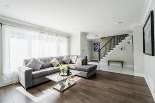 Chic and Cozy 5 Bedroom House - Brampton - 7