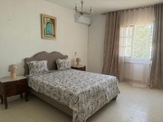 Sunny and Spacious flat - 8