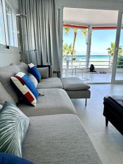 Beachfront 2-Bedroom, Sleeps 6, Pool, Restaurants - Albir - 1