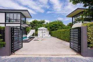 Chalotte Pool Villa Pattaya - Ban Huai Yai - 9